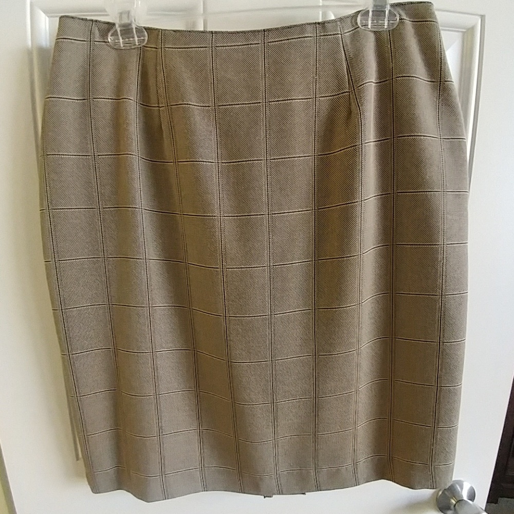 Career skirt Lined sz14 Cream & Black plaid